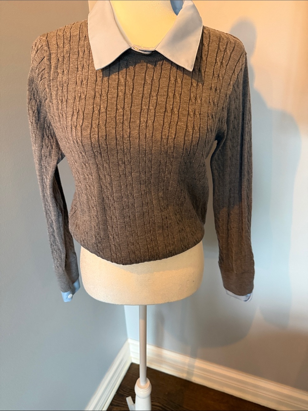 Pinch Cable Knit Crewneck Collarded Sweater in Grey